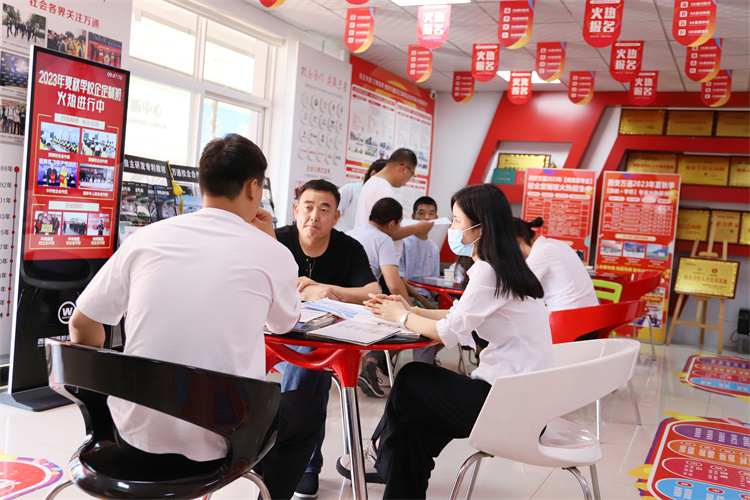 十几岁很迷茫，学什么技术更吃香，怎么学找谁学？????