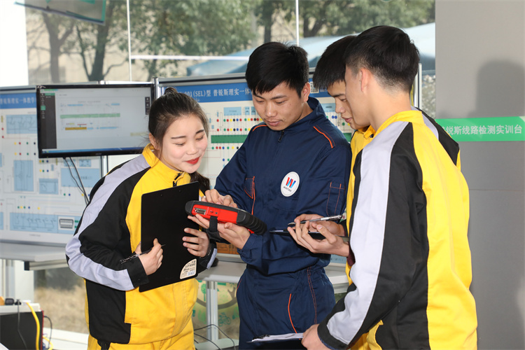 学历低/没背景/就业难！学啥技术能改变现状？?