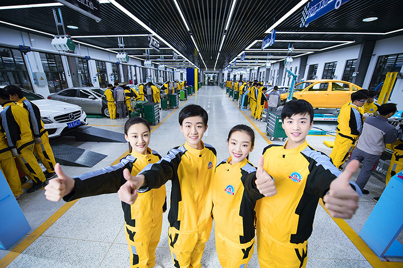 2025高考成绩不好，学汽修有前途吗？职业教育好就业吗？