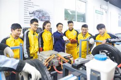 学汽修技术到哪里好？初高中毕业学汽车技术怎么样